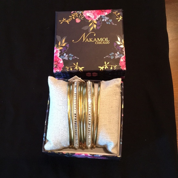 Jewelry - BEATIFULL FASHION JEWELRY BRACELETS.